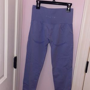 Periwinkle NVGTN seamless leggings. Size Medium